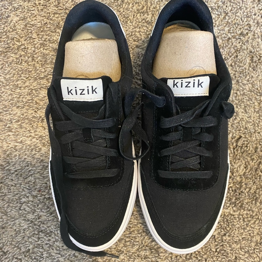 Womens size 8 Kizik Shoes
